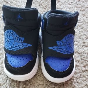 Jordan blue and black size 5